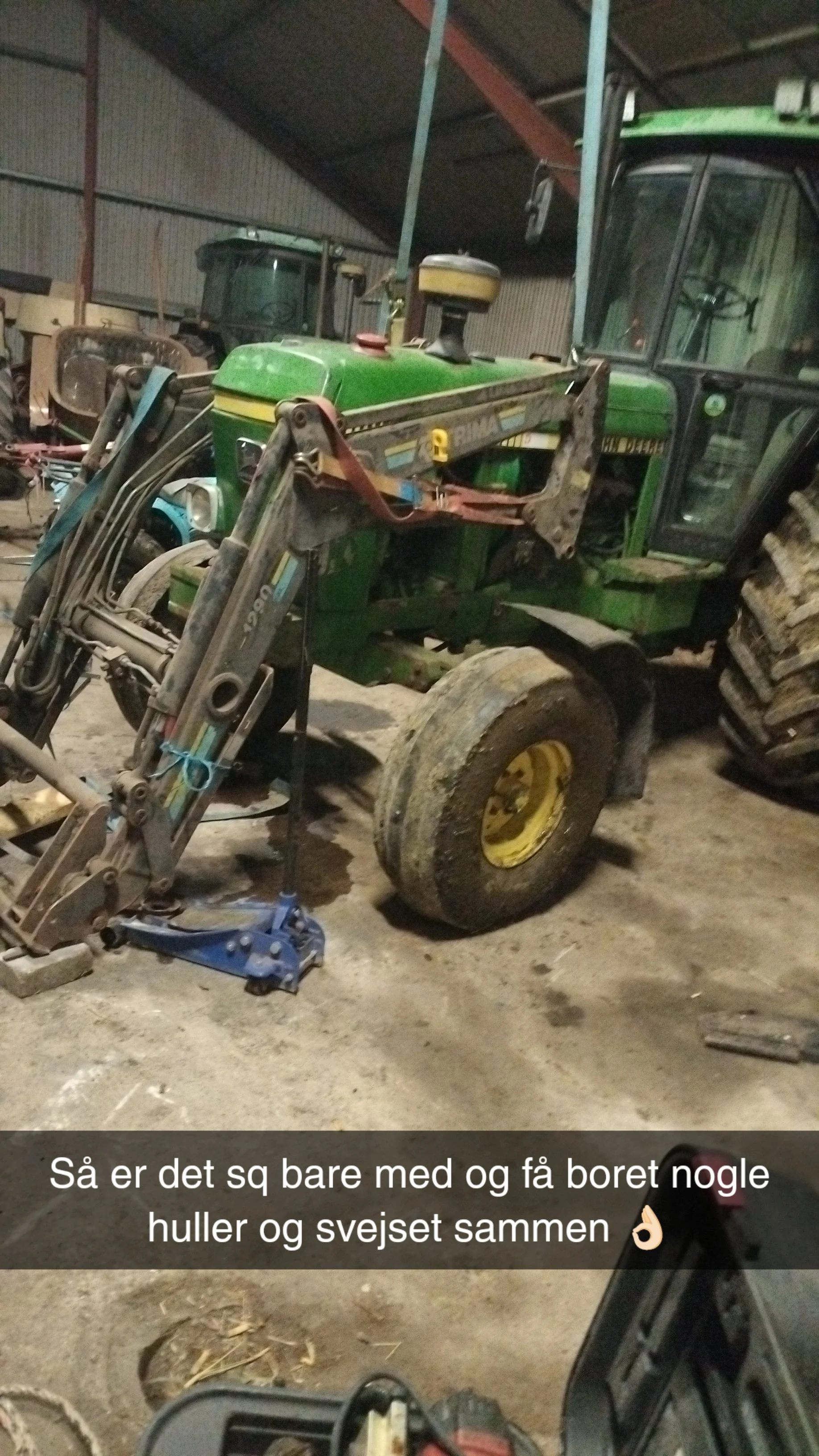Montering og opbygning af frontlæsser beslag på bedriftens egen traktor